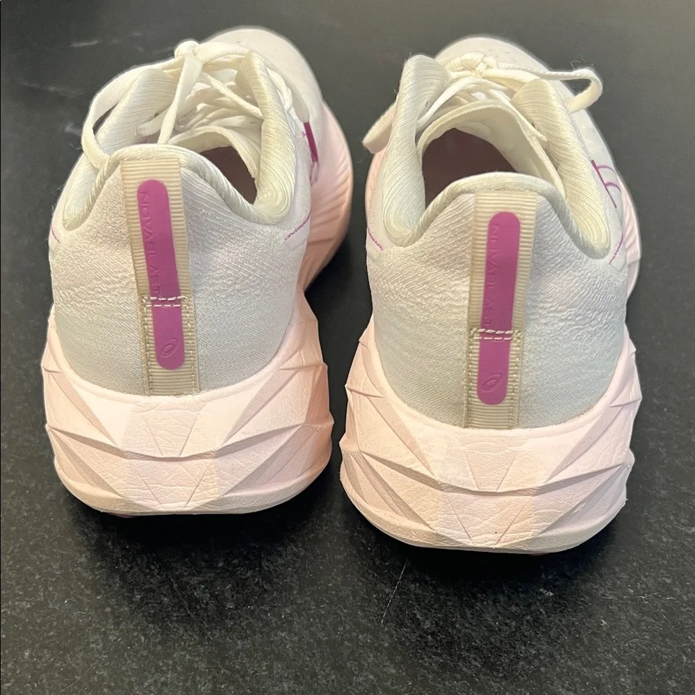 ASICS Running Shoes - Picture 6 of 6